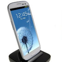 Samsung Galaxy S III accessories shown on video