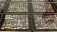 Apple builds a giant table out of 120 iPads, shows off top 20,000 apps