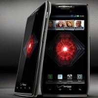Motorola Droid RAZR, RAZR MAXX getting ICS update today: will make them first Verizon LTE phones with global roaming