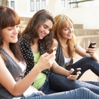 Texting becomes more popular than talking in Britain, average Briton sends 50 texts a month