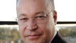 Analysts: Stephen Elop must turn around Nokia by early 2013 or else