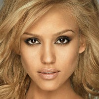 Jessica Alba swaps her iPhone for a Windows Phone