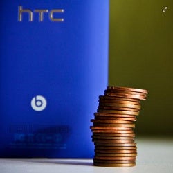 HTC throws a punch at Nokia: Lumia 920 is much heavier than the Windows Phone 8X