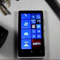 Nokia Lumia 920 goes back in the torture chamber, knife and mallet enter the scene (video)