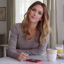 Jessica Alba and Gwen Stefani show off their Windows Phones in latest ads