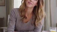 Jessica Alba and Gwen Stefani show off their Windows Phones in latest ads