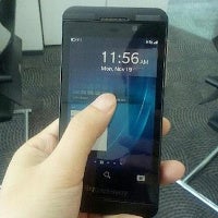 L-Series BlackBerry 10 smiles for the camera again