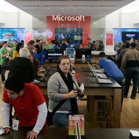 Microsoft announces plans for 2013 retail, will start the year with six new stores