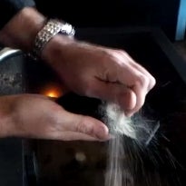 Sony Xperia Z gets sandblasted and tortured in a bathtub (video)