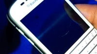 Blackberry Q10 surfaces in white