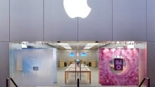 Burglars rob the Boulder Apple Store smashing a $100 000 glass door, score zero for subtlety