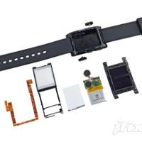 Pebble smartwatch torn down: virtually impossible to repair, but tough