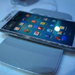 Samsung Galaxy S 4 has Qi wireless charging, but it's up to the carrier to offer it