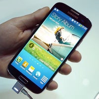 Samsung Galaxy S 4 display, Air View and Air Gesture demoed on video