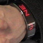 LinkMe is a smart alert bracelet that puts real-time messages on our wrist