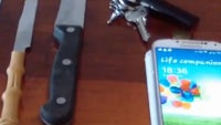 Samsung Galaxy S4’s Gorilla Glass 3 goes against a set of knives in scratch test