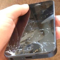 Apple will now fix cracked iPhone 5 screens at its retail stores