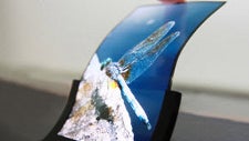 LG confirms it will start mass-producing flexible displays in Q4, first phone with such coming by end-year