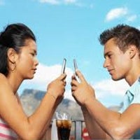 Survey reveals why today's daters like to use text messages