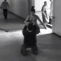 Russian man tries to steal phone from woman, messes with wrong one (video)