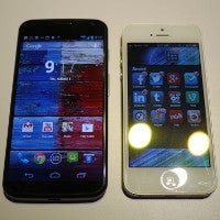 Motorola Moto X vs Apple iPhone 5 first look