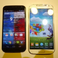 Motorola Moto X vs Samsung Galaxy S4 first look
