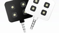 Take better night photos with this detachable flash for smartphones and tablets