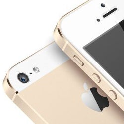Gold iPhone 5S version set for the Chinese market, 'unpainted' 5S and 5C chassis shown out