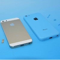 iPhone 5S and iPhone 5C: side-by-side, parts included