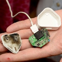 8 year old's Apple iPad charger shocks Dad, sends him flying across the room