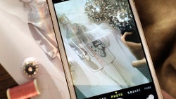 Apple lends Burberry the iPhone 5s for a fashion show capture to demo the new iSight camera(video)