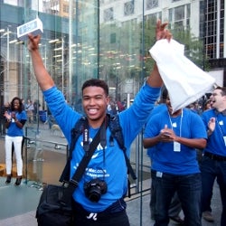 Apple sets new record: 9 million iPhone 5s and 5c sold over the weekend