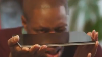 Nokia Lumia 2520 U.K. ad takes shots at the Apple iPad Air