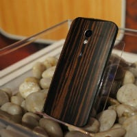 Leaked pic shows wooden backs that are coming to the Moto X "very soon"