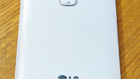 LG G Pro 2 images leak, reveals volume rocker and power buttons on the rear cover