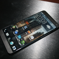 New pictures of HTC M8 appear