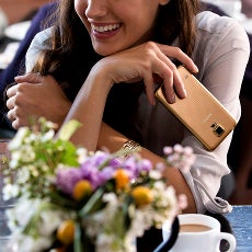 Metal-clad Galaxy S5 with better specs said to arrive in May as part of a 'luxury' F line by Samsung