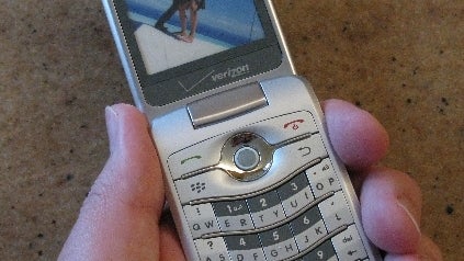 Hands-on with BlackBerry Pearl Flip 8230 dummy phone