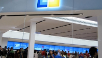 First 50 to bring an Apple iPad to Microsoft Store by Sunday get free year of Office 365