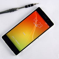 Sony Xperia Z2 gets disassembled – it's very easy to repair!