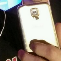 Samsung throws in its two cents, sends T-Mobile's CEO a Gold Samsung Galaxy S5