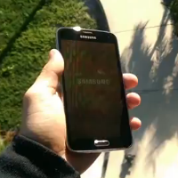 Samsung Galaxy S5 survives two story drop