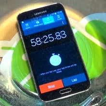 Can the Galaxy S5 survive under water as long as the IP58-certified Xperia Z2? (video)