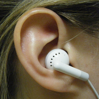 Apple patent applications show earbud designs that use sensors to make automatic adjustments