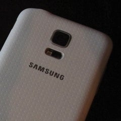 Samsung Galaxy S5 mini allegedly pictured in the wild, might feature a new Exynos 3 Quad processor