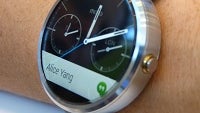 Here is a little closer look at the Motorola Moto 360 in action