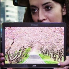 Samsung puts the Galaxy Tab S in a cab, films people's reactions to its AMOLED screen
