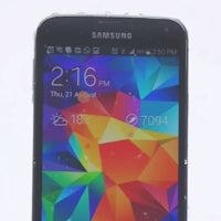 Samsung Galaxy S5 takes ice bucket ALS challenge: mocks iPhone, but falls victim to own forgery