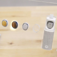 Motorola introduces two new accessories, the Moto Hint and the Power Pack Micro