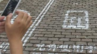 China copies National Geographic, divides a sidewalk in half for cellphone users